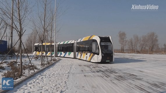 В Китае тестируют электрический безрельсовый поезд