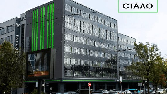 Новая фасадная солнечная станция на 1000 панелей На фасаде центрального офиса АЗК ОККО установили почти 1000 солнечных панелей